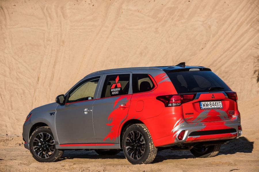  Mitsubishi Outlander PHEV Rally Style 2016 года  (фото 6 из 30)
